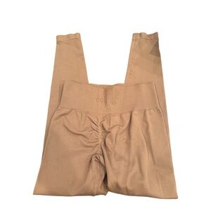 OQQ Ribbed Butt Lifting Scrunch Leggings Brown Size Small NWOT High Waist